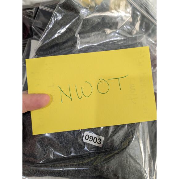 Under Armour Heatgear Loose Tshirt M Gray VNeck Shirt Short‎ Sleeves Staple Gym - Picture 9 of 10